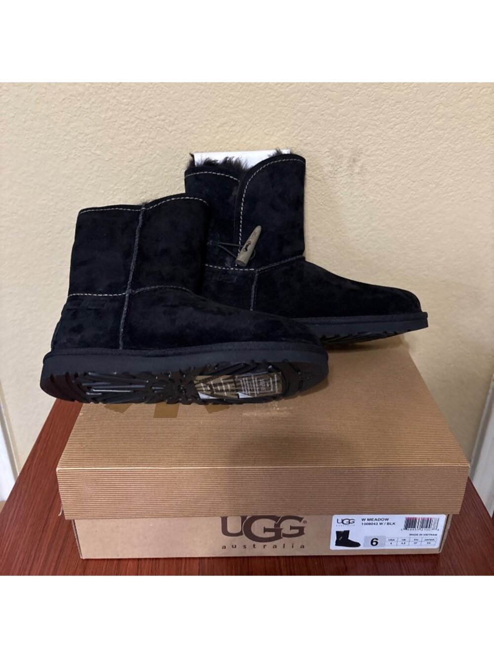 UGG Meadow Black Suede Sheepskin Boots Women's Size 6 NWT 1008043 - Picture 6 of 8